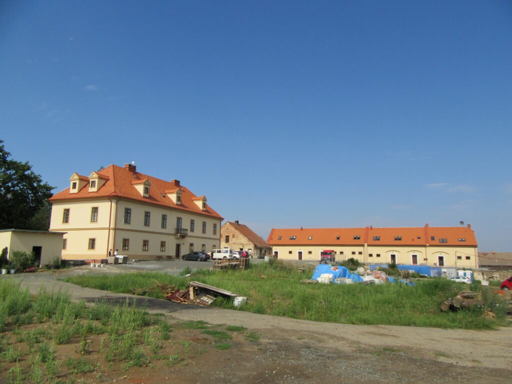 Přestavba hospodářského areálu na klášter Drasty – 1. etapa